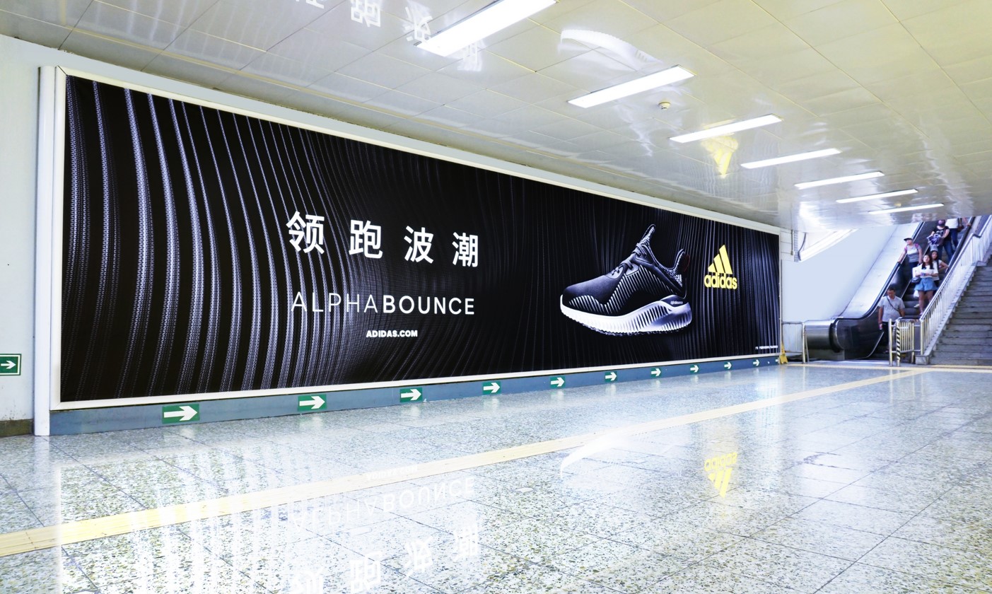 恒峰g22地铁广告-豪华灯箱