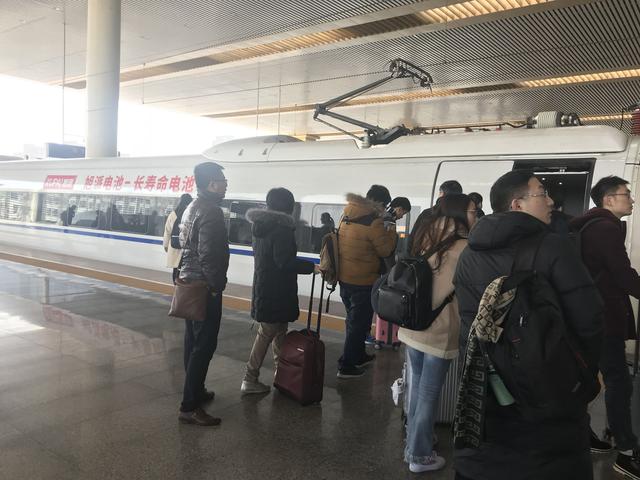 营销推荐：大品牌都在抢占高铁广告，，，，，，华为、格力、旭派、公共？？？？？？