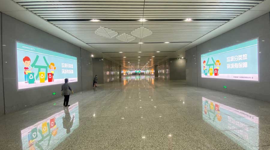 江门高铁站出站通道灯箱广告