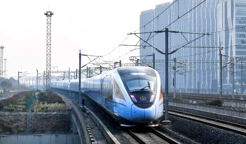 高铁广告值得做吗？？高铁广告投放价钱在什么规模?